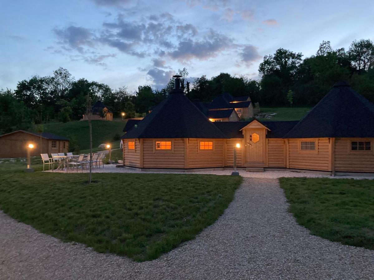 Aux Kotas Finland'ain Lodge Izieu